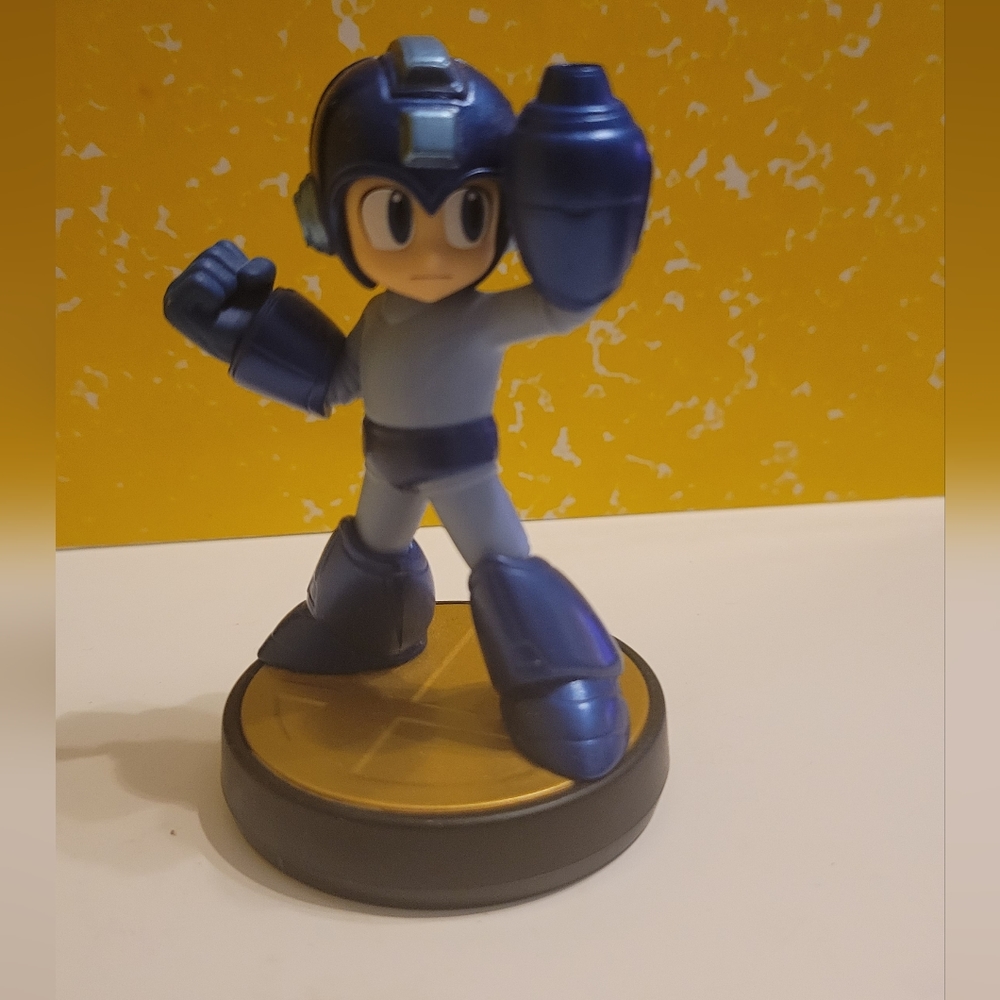 EUC Mega Man Amiibo